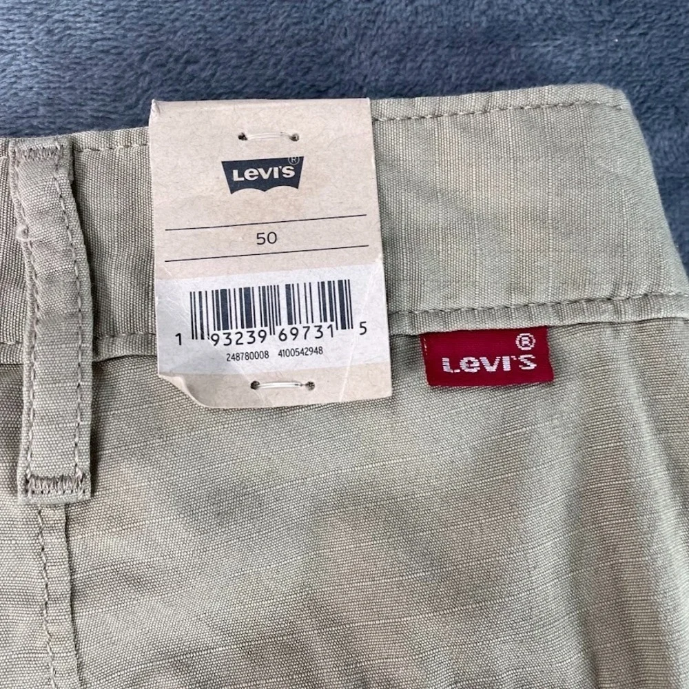 Levi's Carrier Cargo Shorts Mens Size 50 Utility Pockets Khaki Beige Ripstop NWT